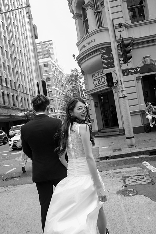 TwoInOne_悉尼婚纱照_悉尼婚纱摄影_CityWalk_FeifeiDelon_2.jpg
